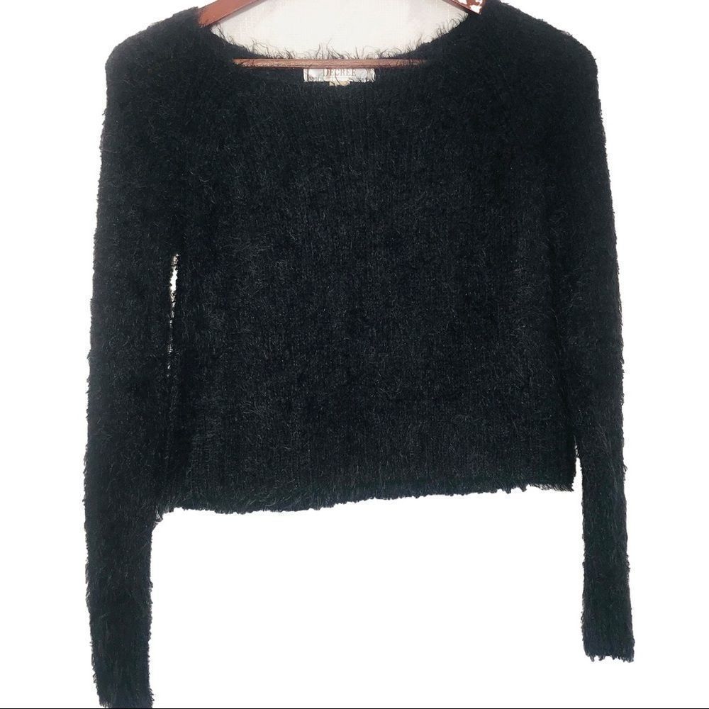 Decree Black Fuzzy Crop Sweater – Size XS